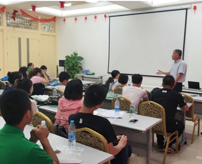 辽宁工学院“天隆班”师生到海角社区在线
有限公司参观学习