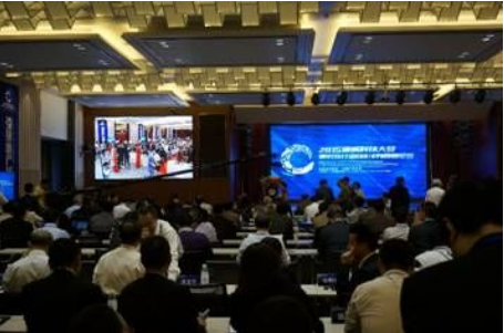 包万军董事长应邀参加通威科技大会暨农牧海角社区在线CEO/CTO高峰论坛